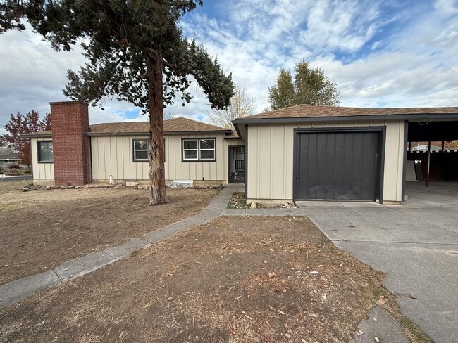 property at 608 NW Canyon Dr