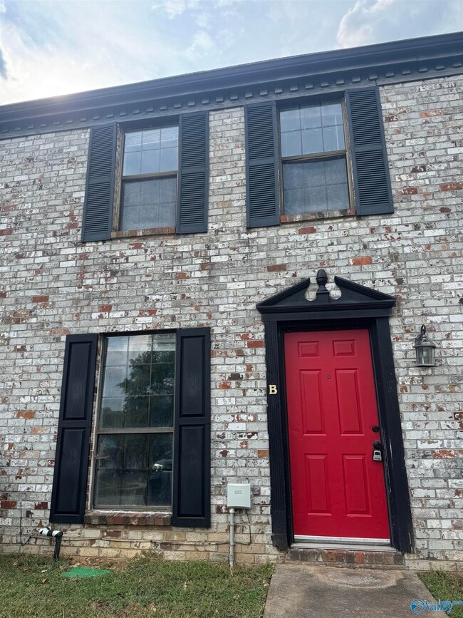 property at 2006 Reaches Pl SW