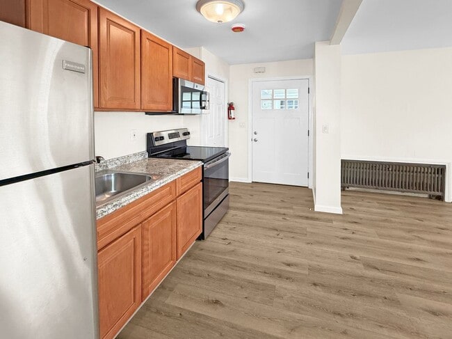 4332 Albany Post Rd in Hyde Park, NY - Building Photo - Building Photo