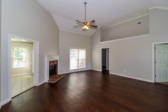 8607 Bazemore Rd in Cordova, TN - Building Photo - Building Photo