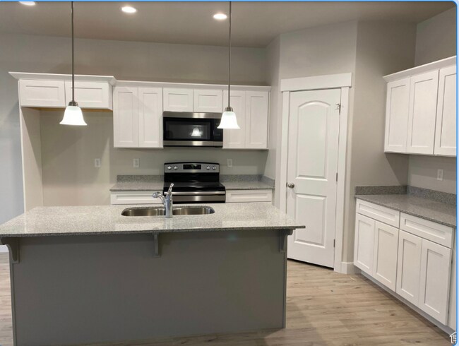 5207 W Cannavale Ln in Herriman, UT - Foto de edificio - Building Photo