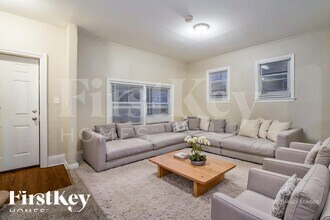 709 Porter St in Waukegan, IL - Foto de edificio - Building Photo