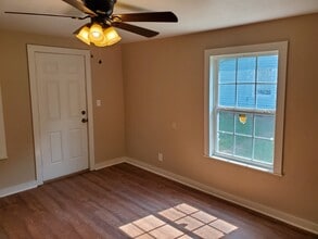 901 N Bledsoe St in Gilmer, TX - Building Photo - Building Photo