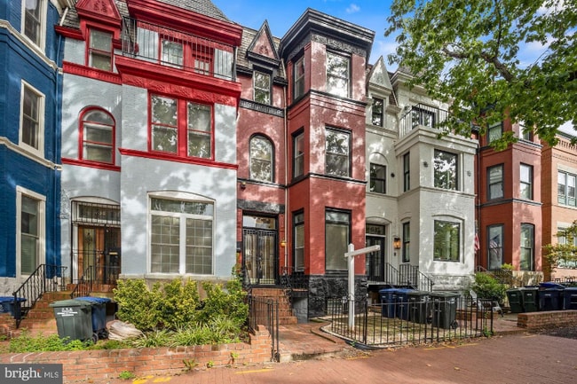 property at 633 8th St NE