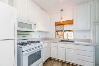 1172 Catalina St in Laguna Beach, CA - Building Photo - Building Photo