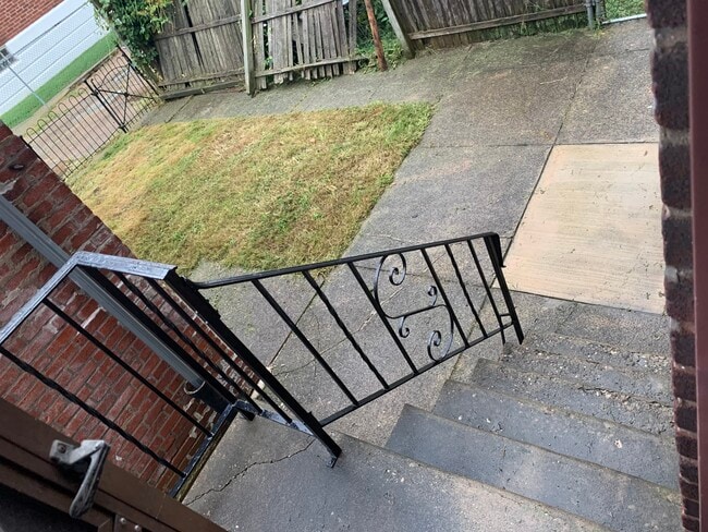 7353 Sackett St, Unit 2 in Philadelphia, PA - Building Photo - Building Photo