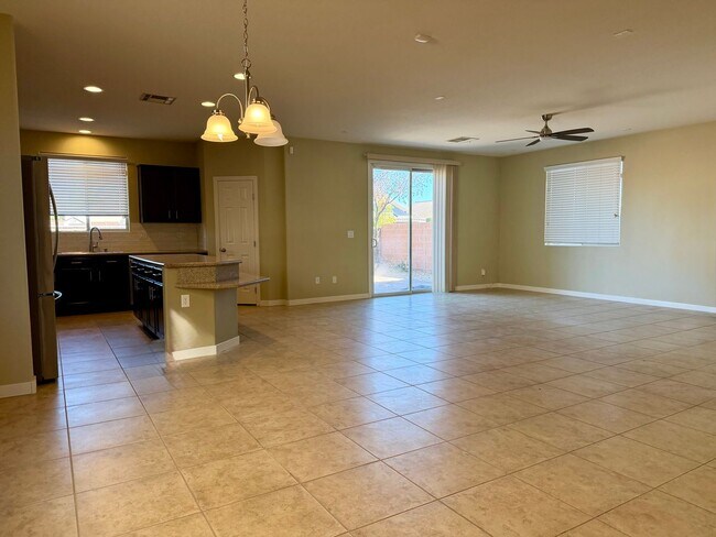 7628 Schuders Ave in Las Vegas, NV - Building Photo - Building Photo