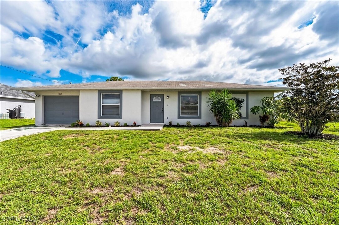 3812 13th St W in Lehigh Acres, FL - Building Photo