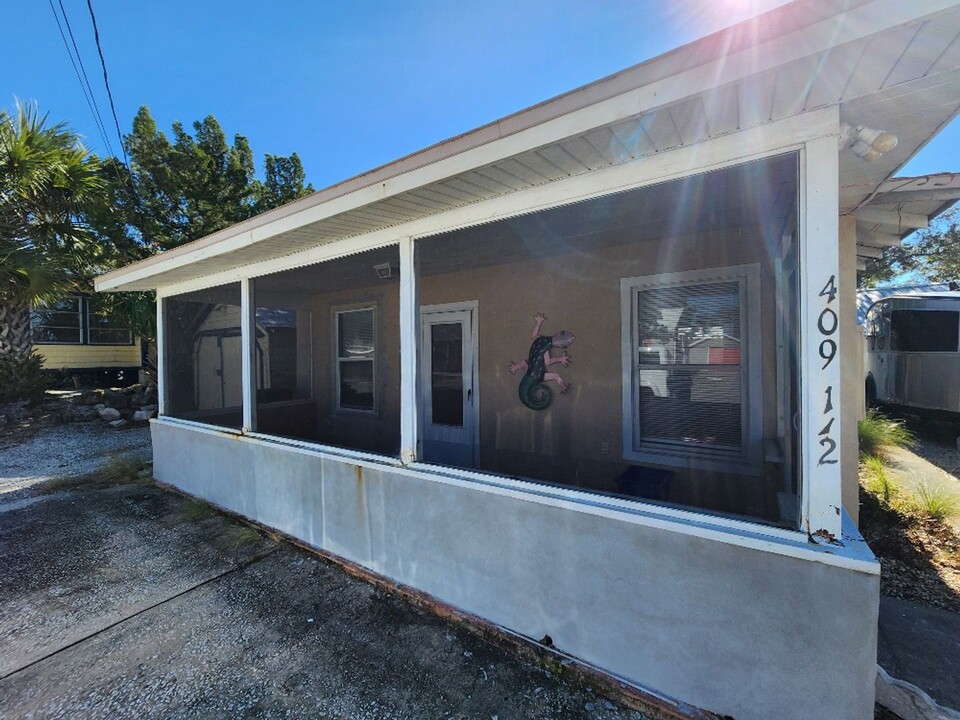 409 N Peninsula Ave in New Smyrna Beach, FL - Building Photo