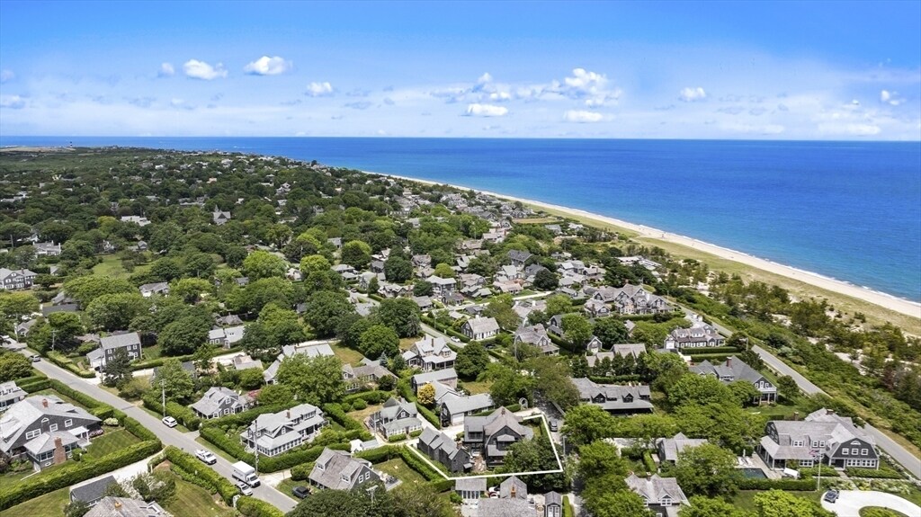 21 McKinley Ave in Nantucket, MA - Foto de edificio