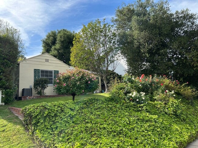 4313 Bakman Ave in Los Angeles, CA - Building Photo - Building Photo