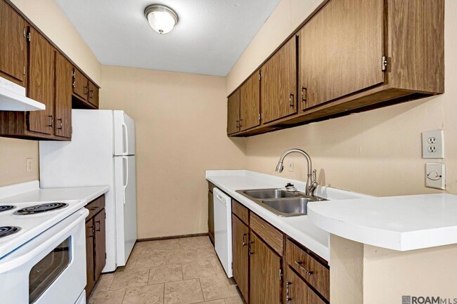 2100 College Dr, Unit 128 in Baton Rouge, LA - Building Photo - Building Photo