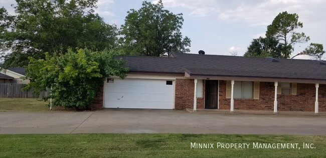 property at 1005 Itasca St
