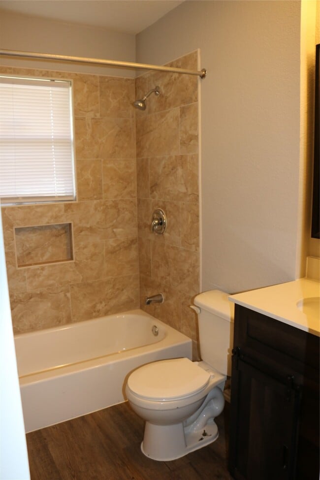 property at 710 W 7th St