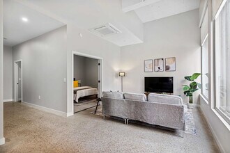 205 W 4th St in Cincinnati, OH - Building Photo - Building Photo