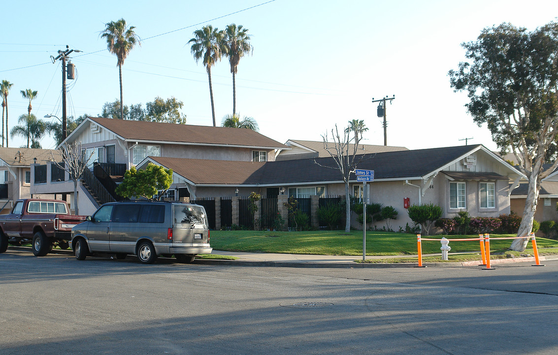 744 James St in Costa Mesa, CA - Building Photo