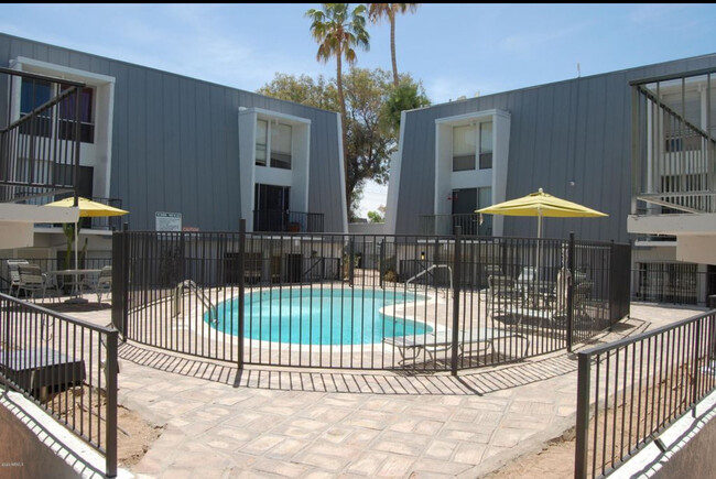 3416 N 44th St, Unit Villa Hermitage in Phoenix, AZ - Foto de edificio - Building Photo
