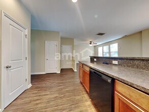 577 English Oak Cir in Moncks Corner, SC - Foto de edificio - Building Photo