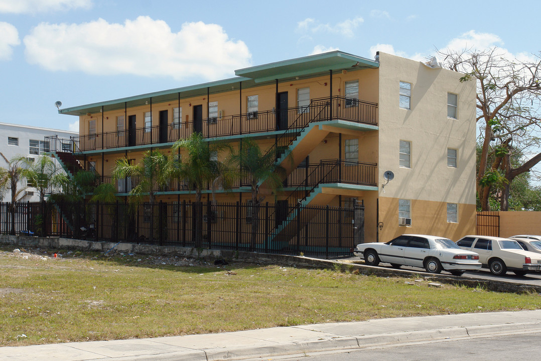 Miami Riverfront Apartments in Miami, FL - Building Photo