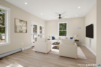 10 Highland Pl in Greenwich, CT - Building Photo - Building Photo