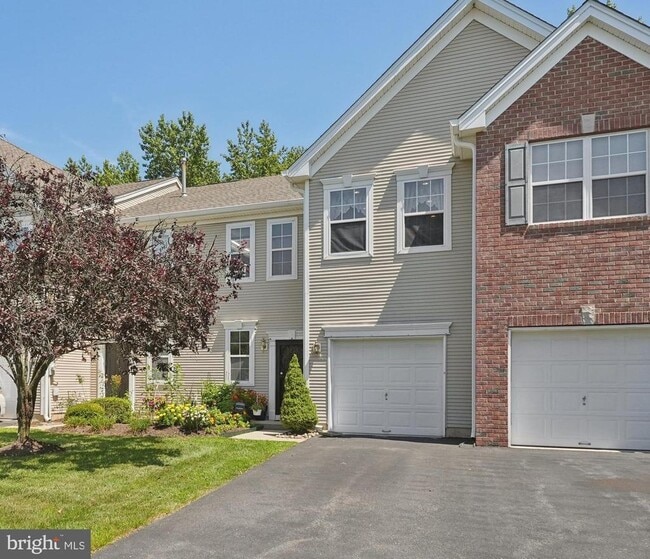 property at 7 Leeds Ct