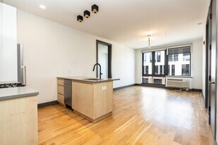 424 Arlington Ave, Unit 302 in Jersey City, NJ - Building Photo