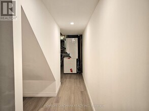 9 Frisinger Ln in Markham, ON - Building Photo - Building Photo
