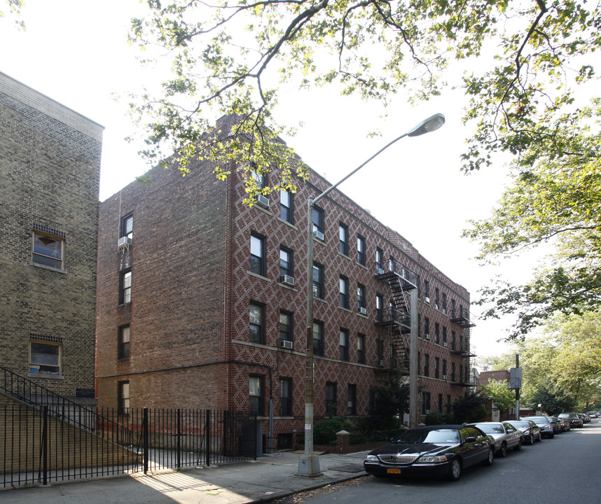 Palace Court in Brooklyn, NY - Building Photo