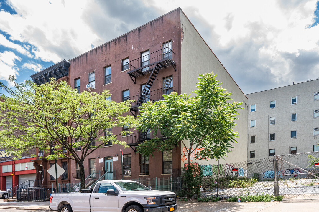 108 E 123rd St in New York, NY - Building Photo