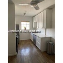 6511 Santona St in Coral Gables, FL - Foto de edificio - Building Photo