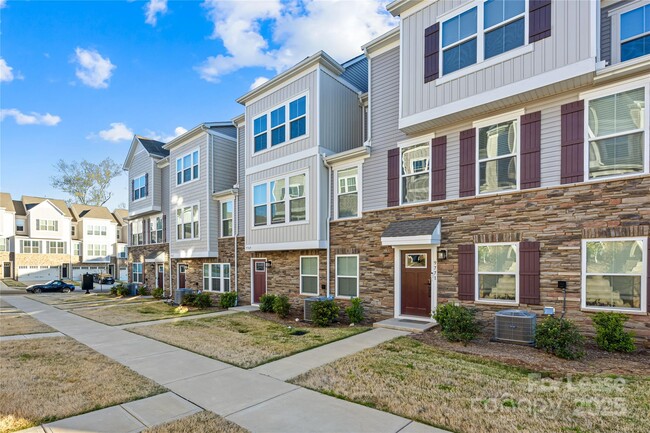 9769 Oaklawn Blvd NW in Huntersville, NC - Building Photo - Building Photo