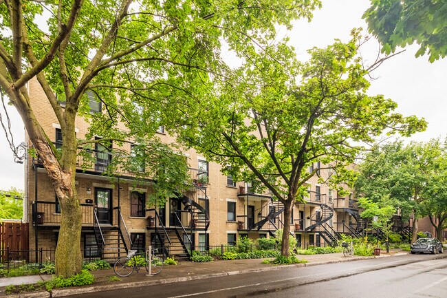 4206 De Mentana Rue in Montréal, QC - Building Photo - Building Photo