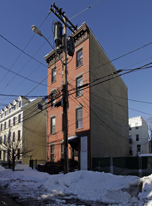 206 4th St in Jersey City, NJ - Building Photo