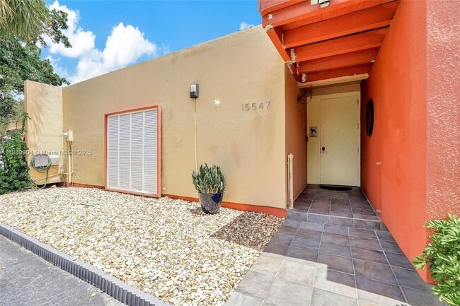 property at 15547 Braemar Ct