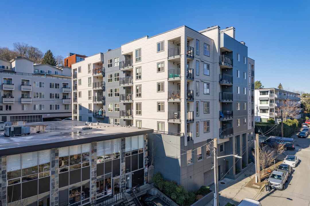 Hayes Court in Seattle, WA - Building Photo