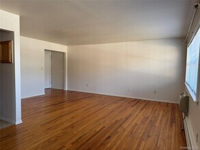 229 N Middletown Rd in Pearl River, NY - Building Photo - Building Photo