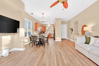 107 Panorama Way in Brentwood, CA - Building Photo - Building Photo