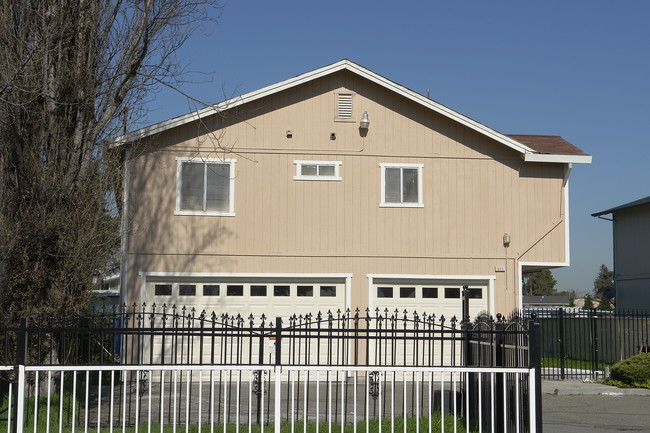 665 Shepherd Ave in Hayward, CA - Foto de edificio - Building Photo