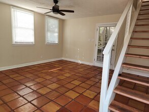 25 W Perry Ln in Savannah, GA - Building Photo - Building Photo
