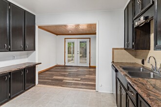 5 Circle F St in Orange, TX - Building Photo - Building Photo