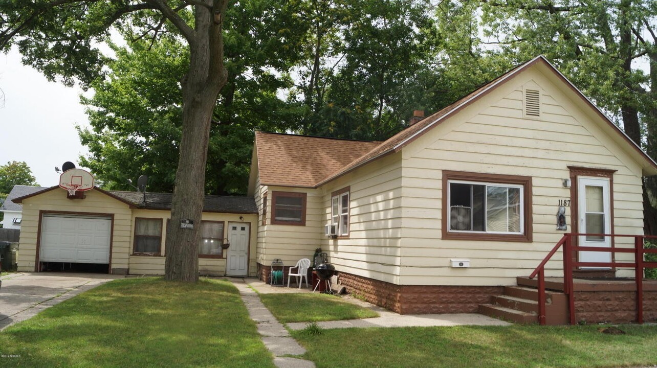 1187 Kenneth St in Muskegon, MI - Building Photo