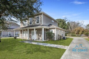 113 Earle Taylor Ln in Ocean Springs, MS - Building Photo