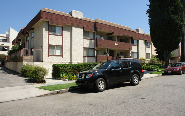 449 Oak St in Glendale, CA - Foto de edificio - Building Photo