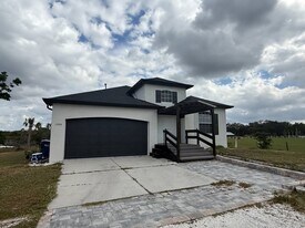 1550 Center Rd in Terra Ceia, FL - Building Photo