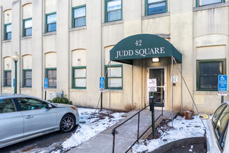 Judd Square in Wallingford, CT - Foto de edificio - Building Photo