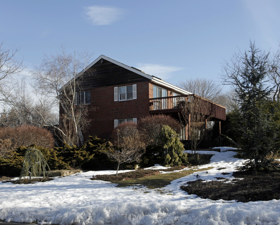 32 Library Ave in Westhampton Beach, NY - Building Photo