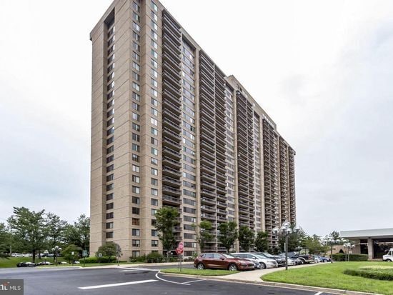 3701 S George Mason Dr, Unit 2010N in Falls Church, VA - Building Photo - Building Photo