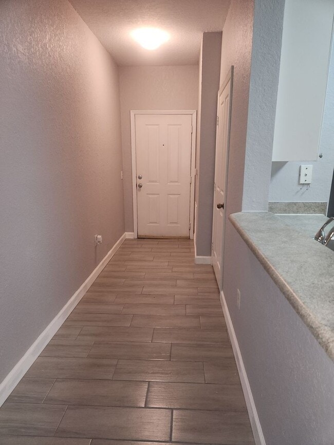 property at 2013 Hemingway Cir