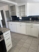 19 S Hollywood Ave, Unit 4 in Daytona Beach, FL - Building Photo