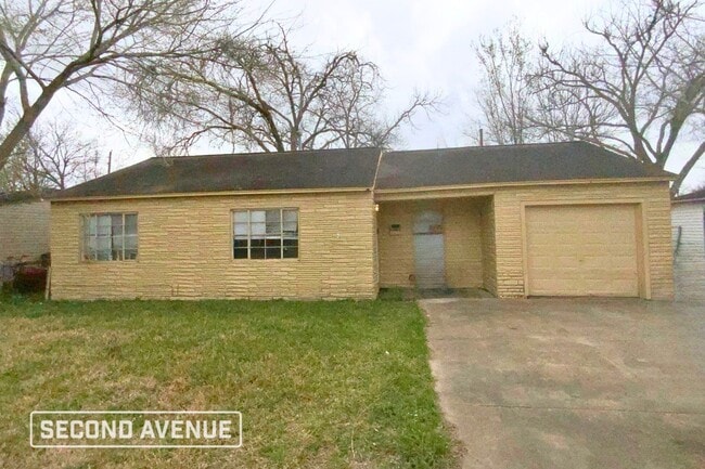 4322 Groton Dr